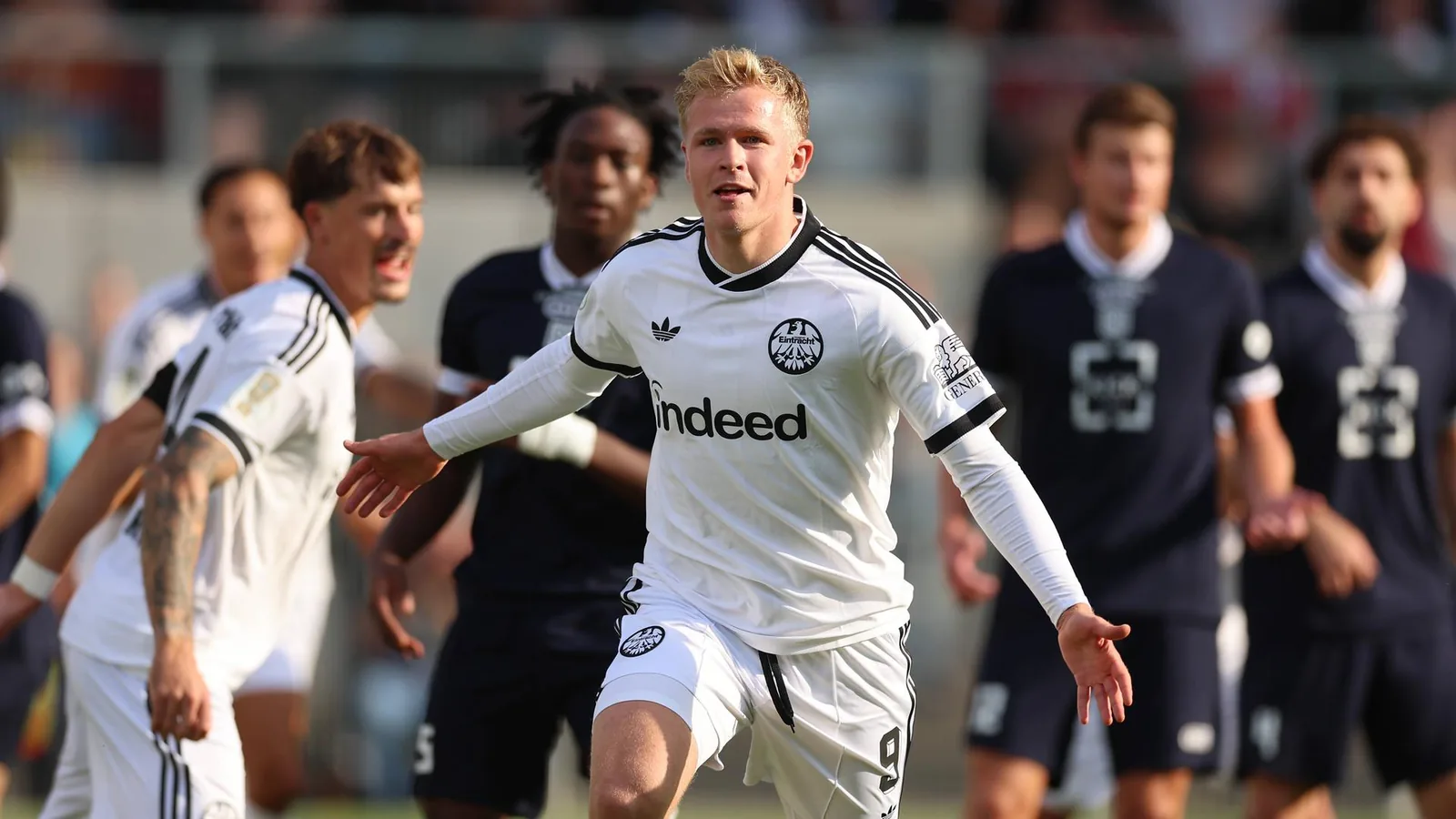 Eintracht Frankfurt feiert historischen Kantersieg