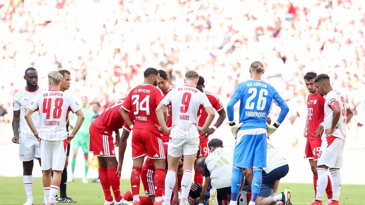 Notarzt stürmt bei Bayern-Testspiel zu Musiala auf den Platz - BILD